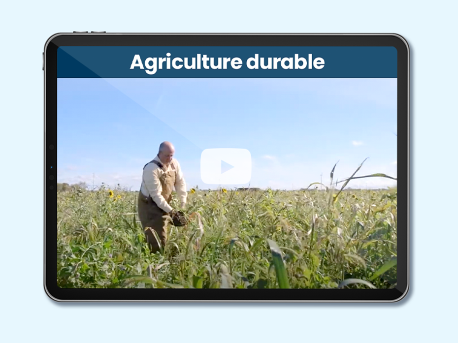 Un fermier qui travaille dans le champ. Texte sur l'écran: Agriculture durable