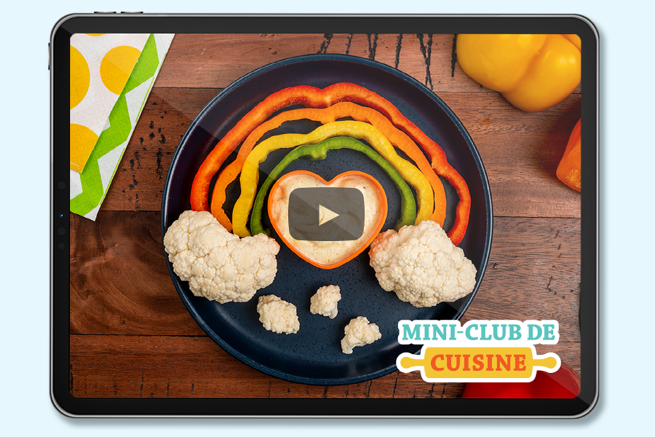 arc-en-ciel fait de poivrons colorés et de chou-fleur comme nuage avec une trempette dans un plat en forme de coeur- logo de Mini-club de cuisine