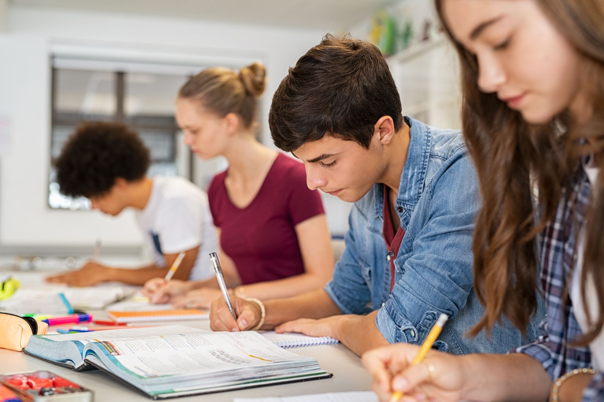 Personnel enseignant et personnel éducateur en petite enfance